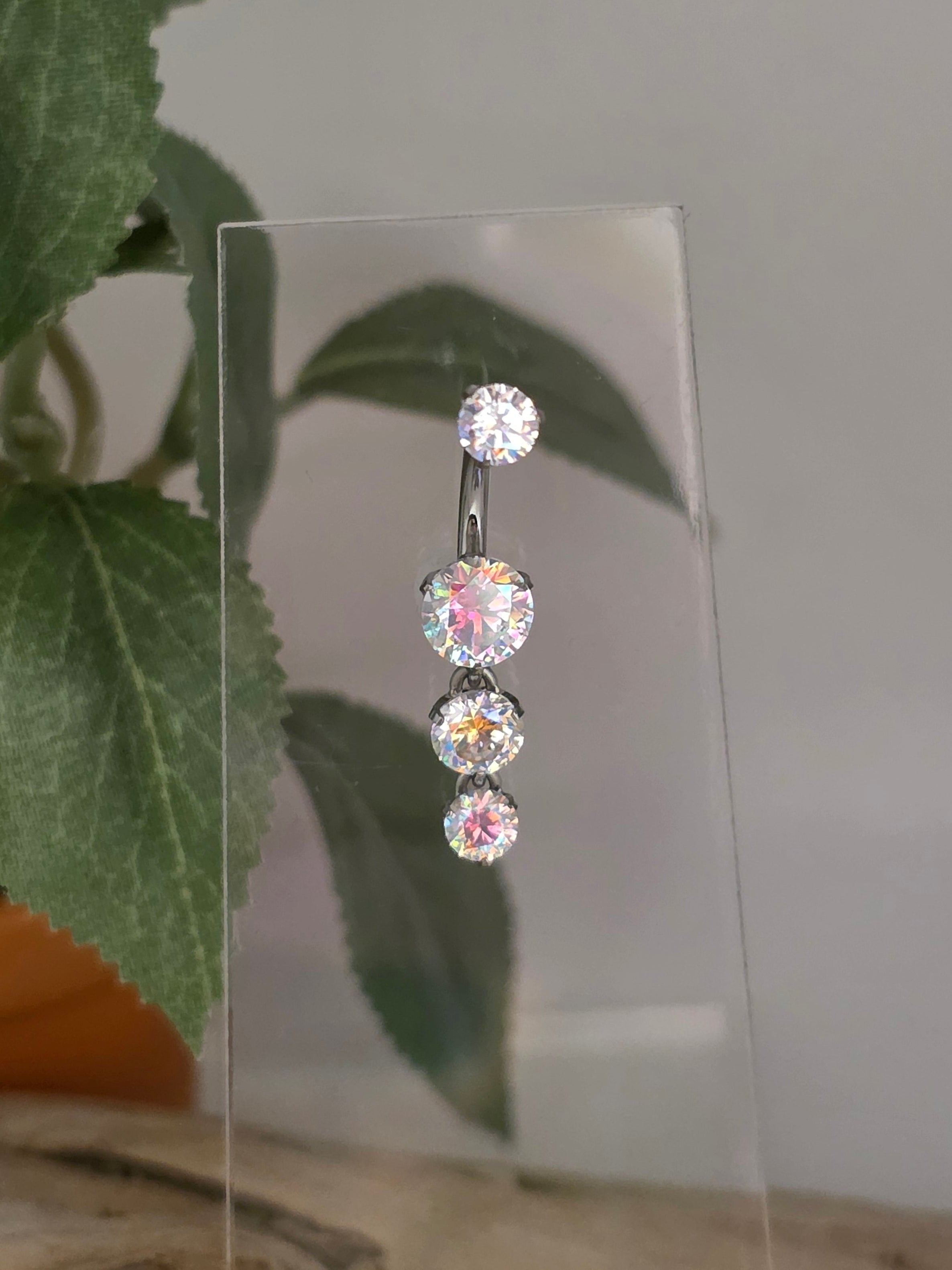 4 Gem Prong Navel Curve