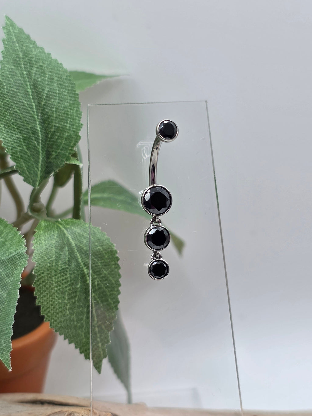 4 Gem Bezel Navel Curve