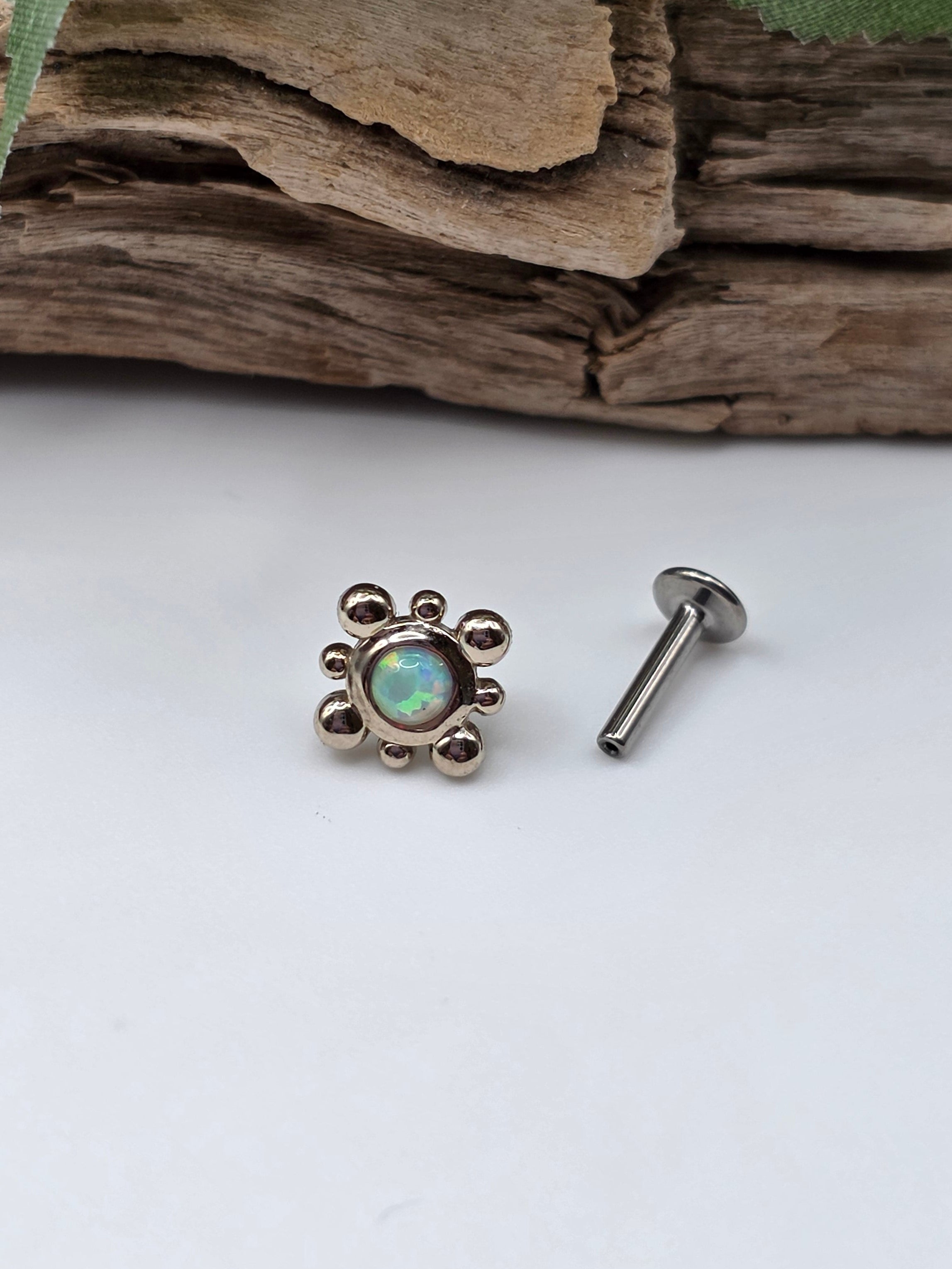14k White Gold Bali Stud