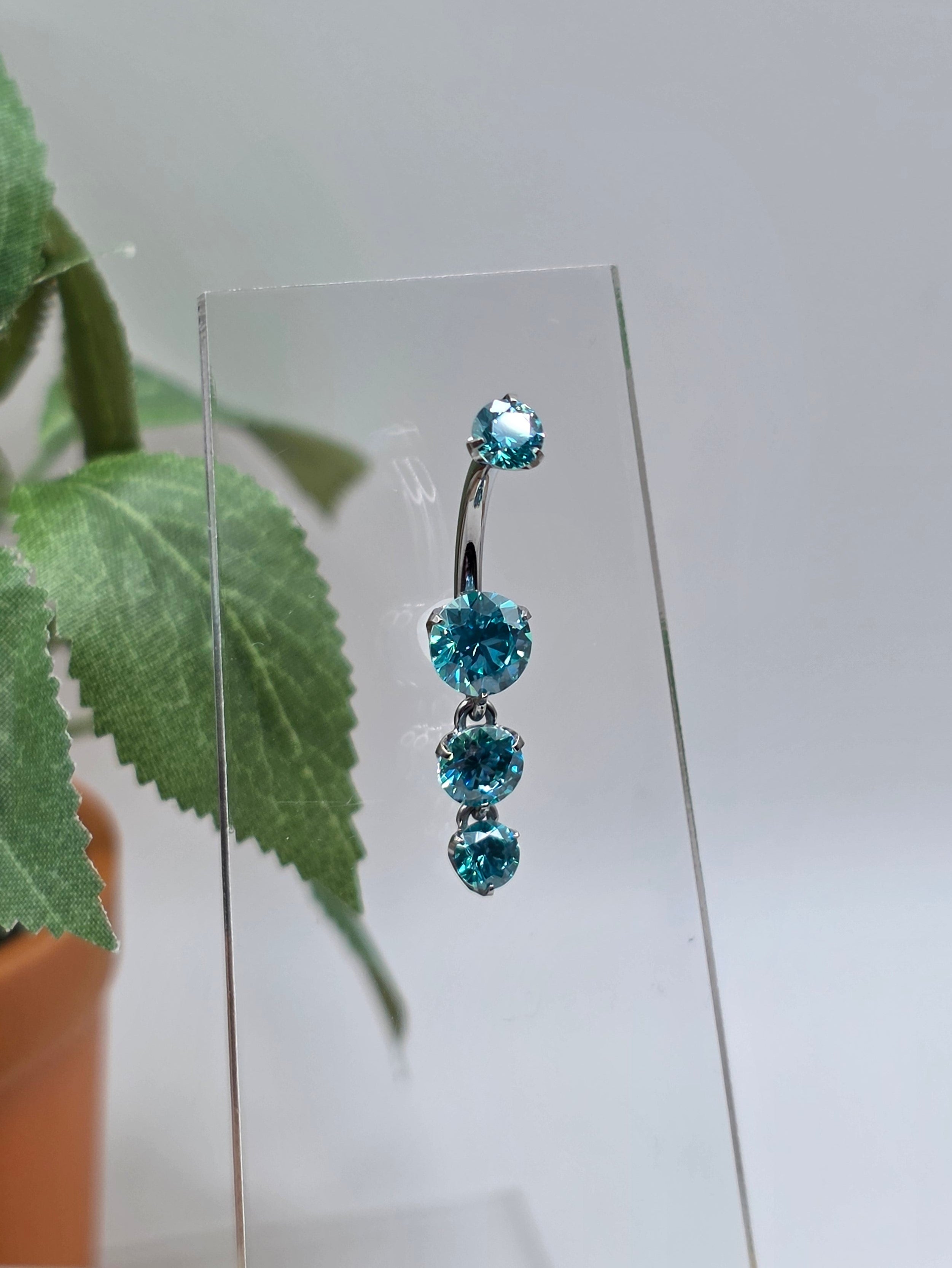 4 Gem Prong Navel Curve