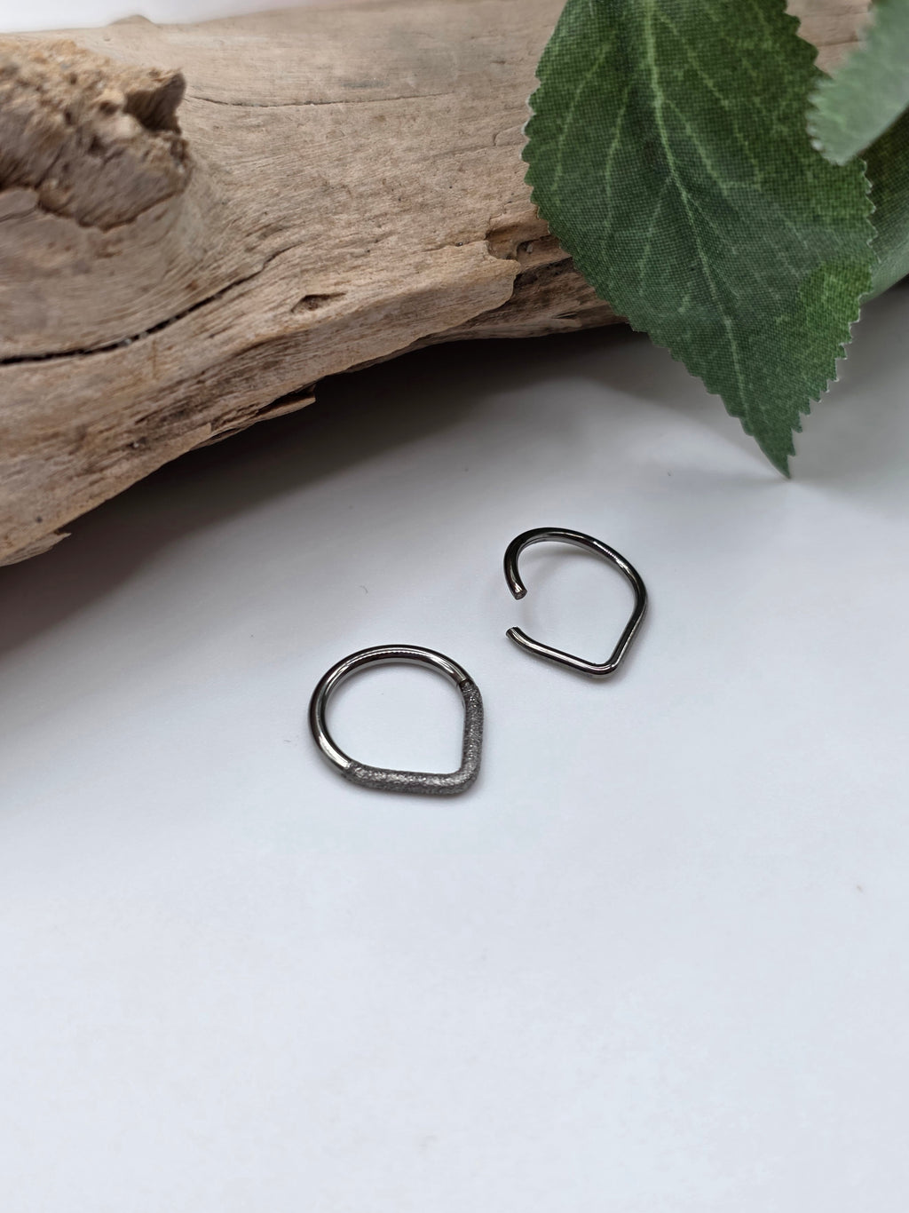 Niobium Teardrop Seamless Ring