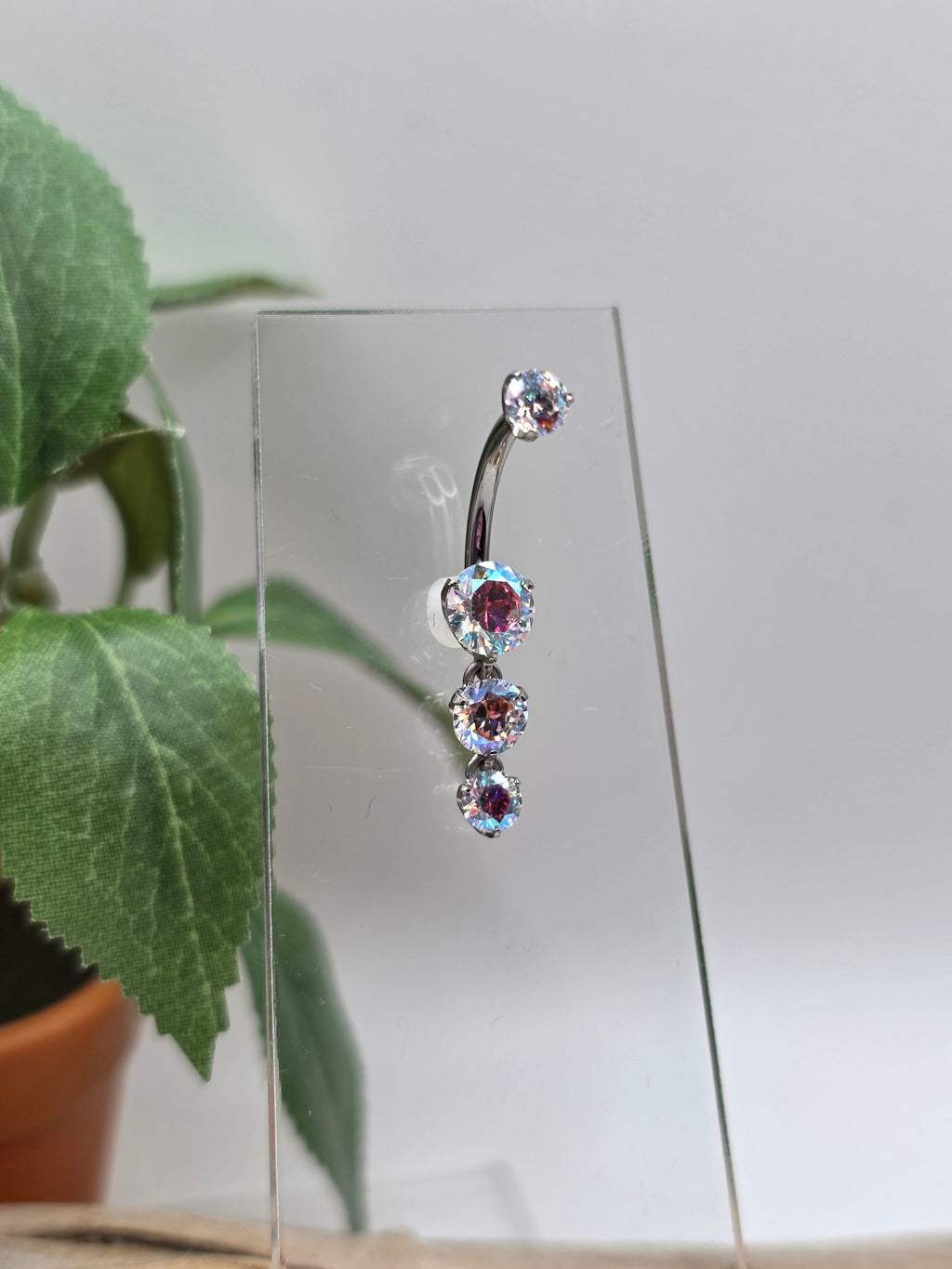 4 Gem Prong Navel Curve