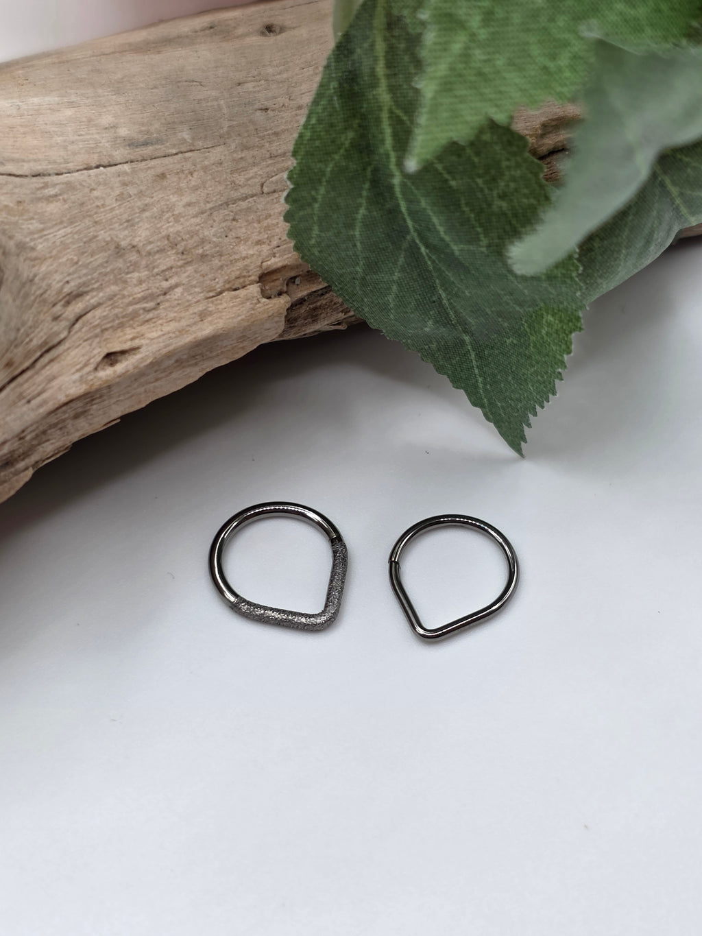 Niobium Teardrop Seamless Ring